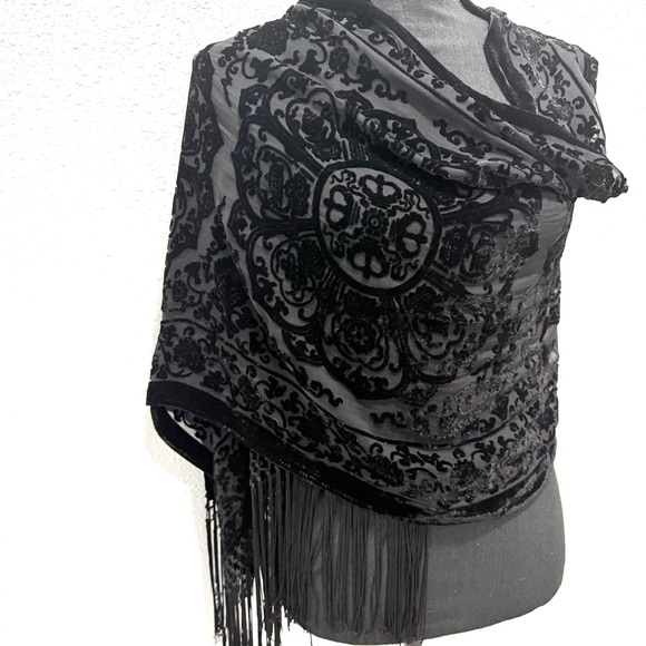 Chic Black Floral Patterned Scarf/shawl  with Fringe - Picture 6 of 6